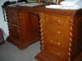 Executive Antique Quartersawn Oak Desk, outstanding  