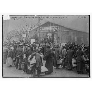  Photo Exchanging French   Engl. prisoners, Singen, Switz 