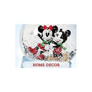 2011 Disney Share The Magic Mickey and Minnie Snow Globe
