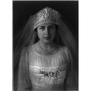 Eleanor Lowthian Clay Ford,wife of Edsel Bryant Ford,c1916,wearing 