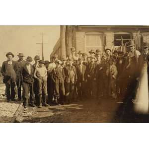 1910 child labor photo Doffer boys in Knoxville Cotton 
