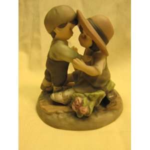  Shall We Kiss And Make Up? . Figurine 