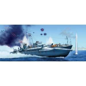    Italeri 1/35 Vosper 72 6 Motor Torpedo Boat 77 Kit Toys & Games