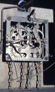 You are viewing a good quality vintage large cuckoo clock for 