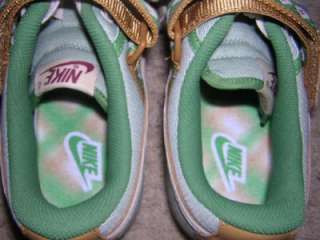   Womens Vandal Low Premium model in green with white and gold trim