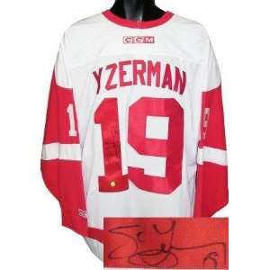  Steve Yzerman Autographed Jersey   Redwings hof Jsa coa 