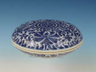 Superb Large Chinese Porcelain Cov. Box 18th C. Kangxi  