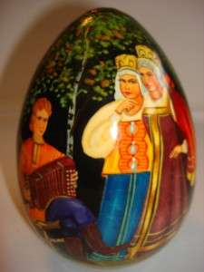 VINTAGE RUSSIAN LACQUER EGG LOVER BOY PLAYING ACCORDION  