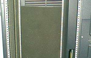 IBM 19 32U RS/6000 RACK SERVER CABINET W/WHEELS POWER  