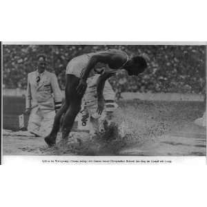   Jesse Owens breaking record,running broadjump,Olympics