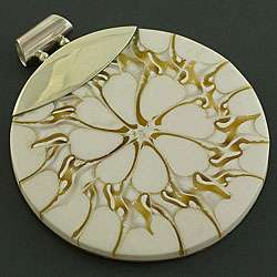 Sterling Silver White Swirl Fossil Shell Pendant (Indonesia 