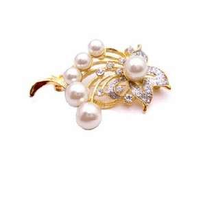   Pearls Brooch Bouquet Gold Framed Gift Bouquet Brooch 