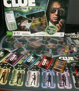 Clue Secrets and & Spies Hasbro Electronic Arts CIB  