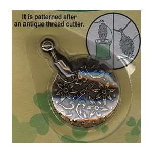   ANTIQUE GOLD THREAD CUTTER PENDANT BY CLOVER Arts, Crafts & Sewing