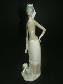 LLADRO GIRL WITH GEESE FIGURINE RETIRED  