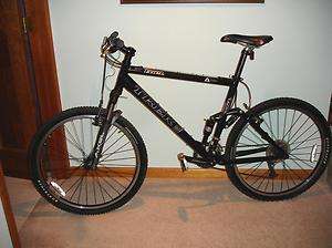   Cond  TREK Fuel 70 Mountain Bike/Bicycle  24 Spd.  Black  19.5  