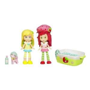  Strawberry Shortcake   Berry Bubbly Bath Mini Dolls Toys 
